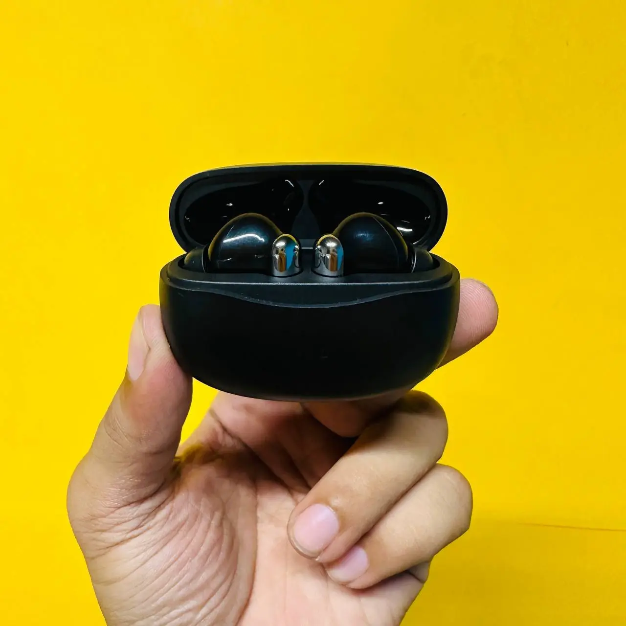 YW15 Active Noise Cancelling Earbuds - Black